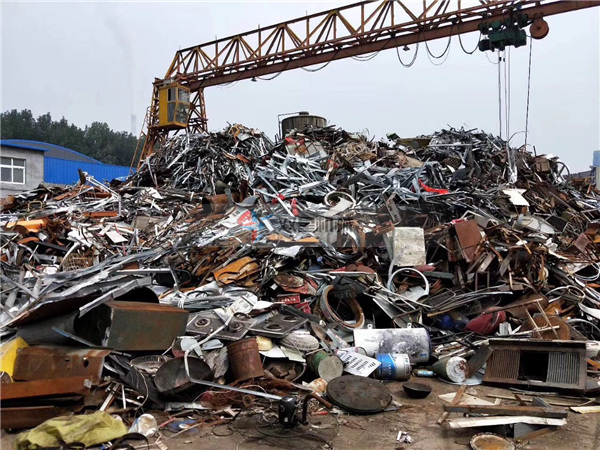 <a href='http://scives.cn' target='_blank'><span>金屬破碎機(jī)</span></a>客戶現(xiàn)場