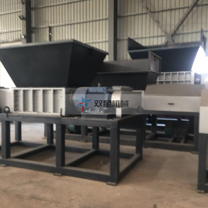 廢鐵撕碎機(jī)廠家不斷改良，提高設(shè)備品質(zhì)