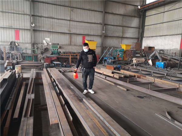 廢鋼破碎機(jī)廠家正式復(fù)工生產(chǎn)，生產(chǎn)車(chē)間消毒中