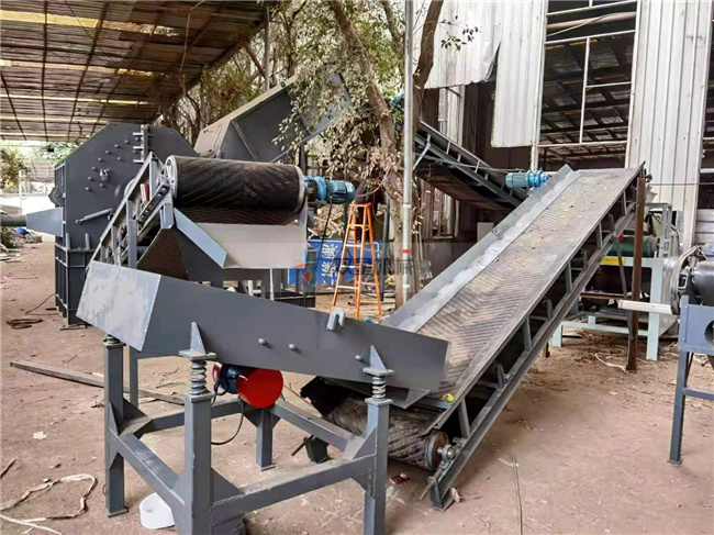 鋁型材破碎機(jī)上?？蛻粼O(shè)備現(xiàn)場實(shí)拍