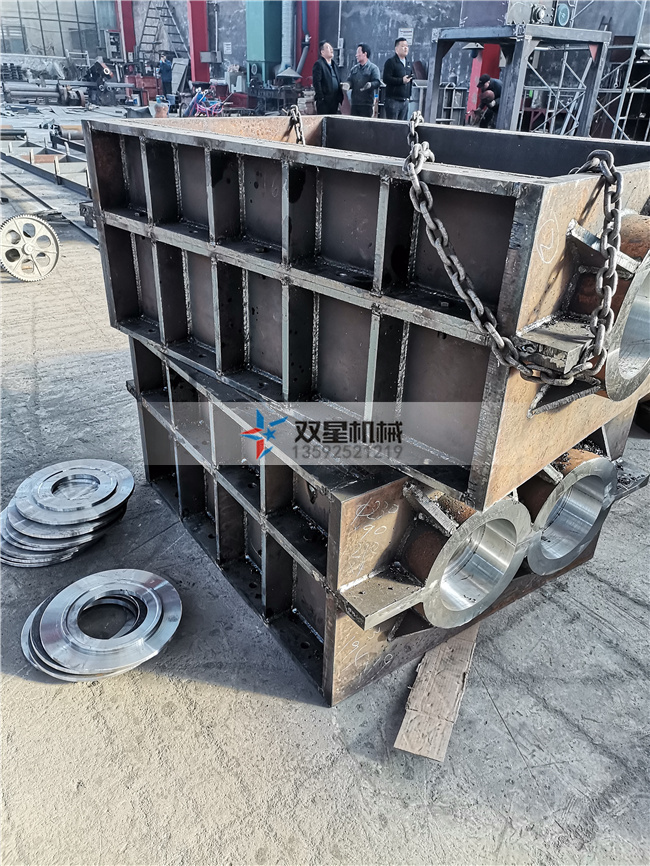 <a href='http://scives.cn/ssxl/10.html' target='_blank'><span>金屬撕碎機(jī)</span></a>撕碎箱體實(shí)拍