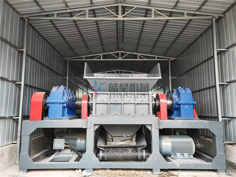 金屬撕碎機雙軸撕碎機設備廠家現場作業(yè)拍攝