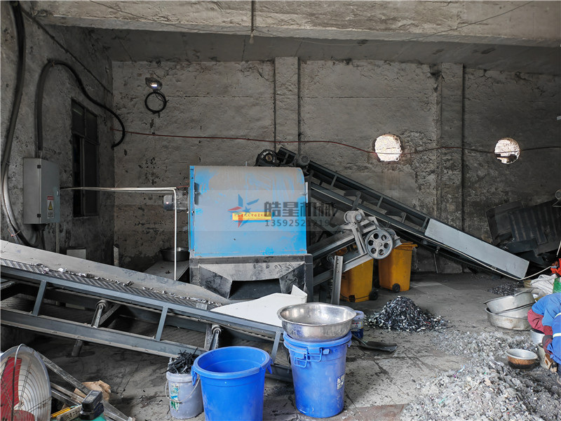 <a href='http://scives.cn/ptsb/1033.html' target='_blank'><span>渦電流分選機</span></a><a href='http://scives.cn/psxl/1278.html' target='_blank'><span>斷橋鋁破碎</span></a>機設(shè)備客戶客戶實拍