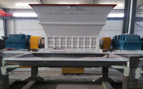 哪些因素決定著<a href='http://scives.cn/ssxl/10.html' target='_blank'><span>金屬撕碎機</span></a>的價格